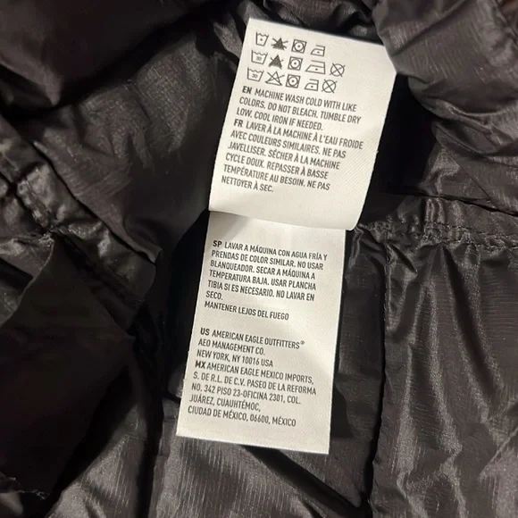 American Eagle black puffer vest men’s size medium two large pockets zip up - Picture 4 of 8